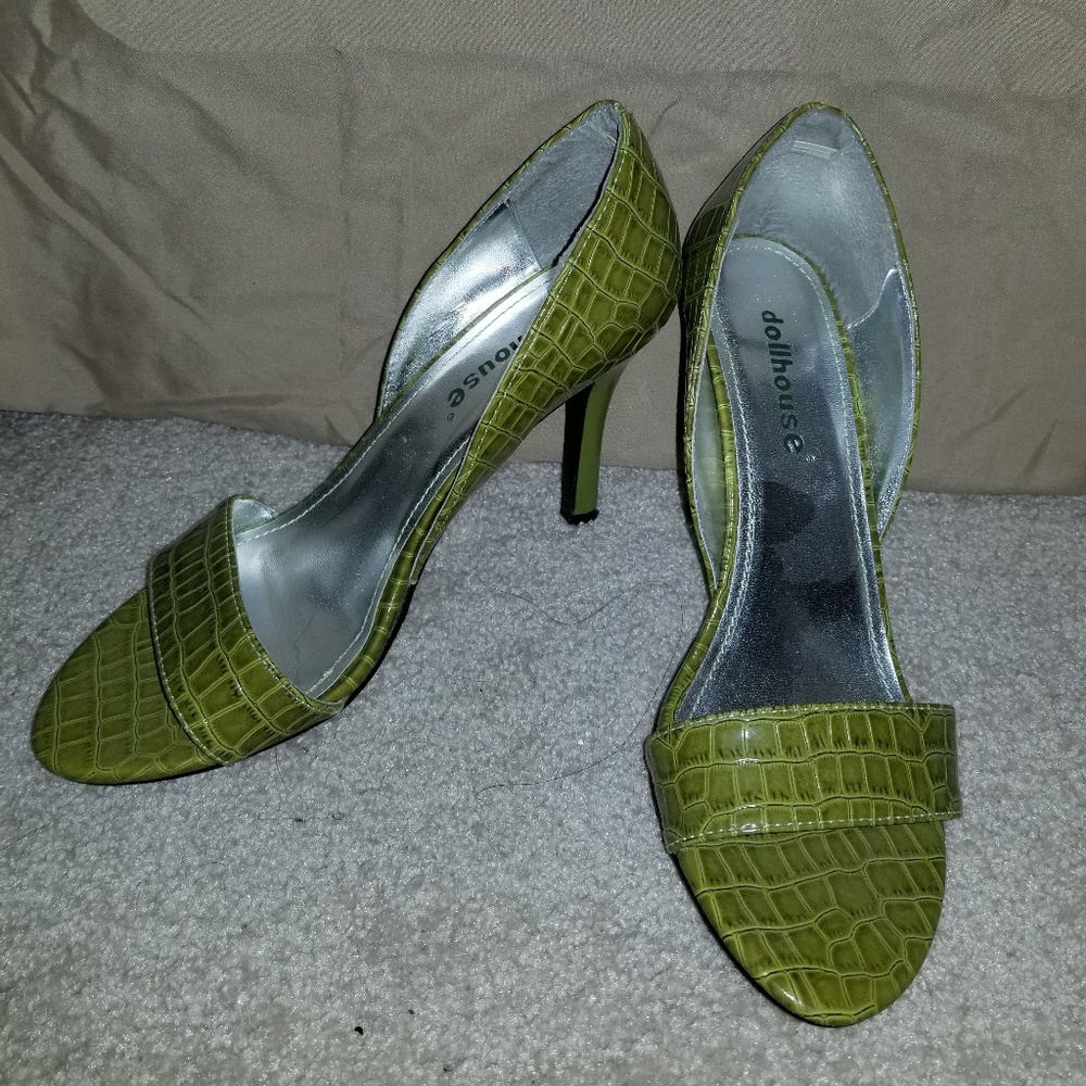 GREEN FAUX ALLIGATOR SKIN HEELS BY DOLLHOUSE